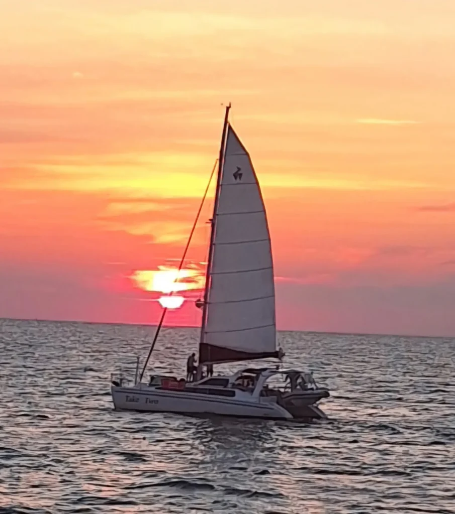 catamaran sunset sailing tour